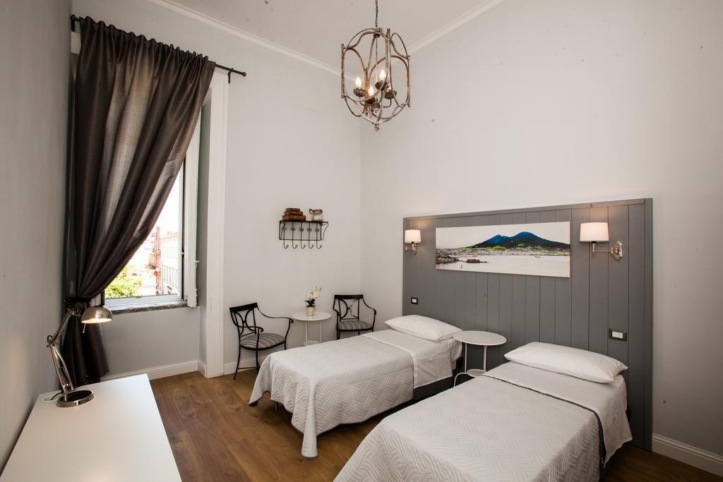 Largo Donnaregina Home เนเปิลส์ ภายนอก รูปภาพ